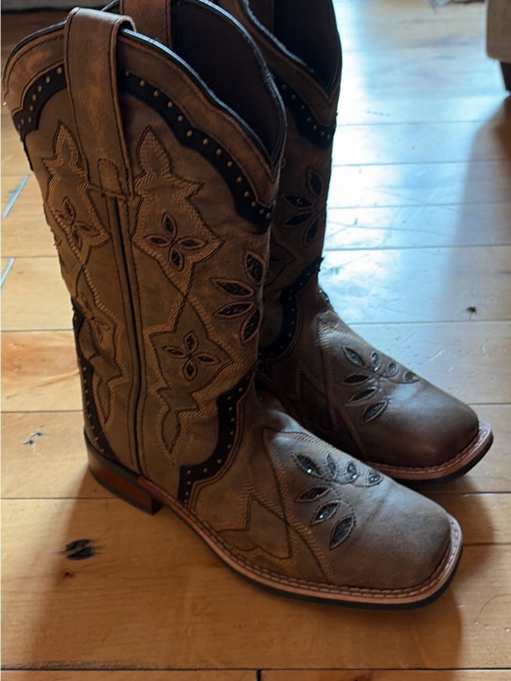 Women’s Brown Embroidered Western Boots- Laredo